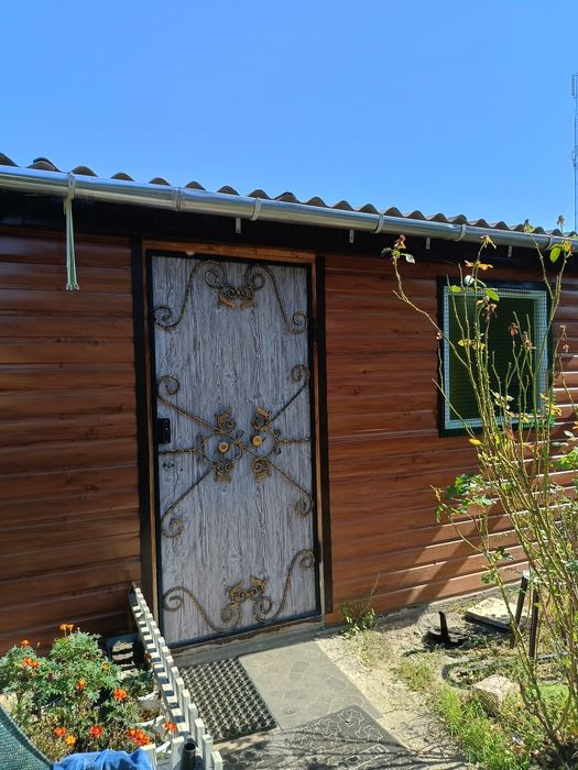 Продам  будинок, в місті, ремонт, зручності , меблі ,техніка.