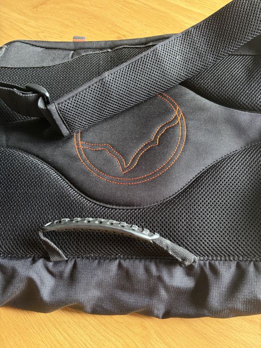 Сумка для ноутбука Lowepro Factor
