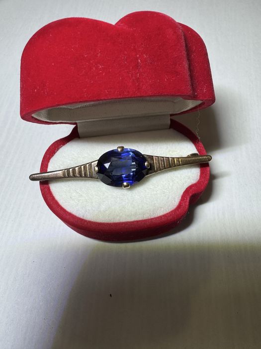 Старовинна золота брошка з камнем вага 7,65гр