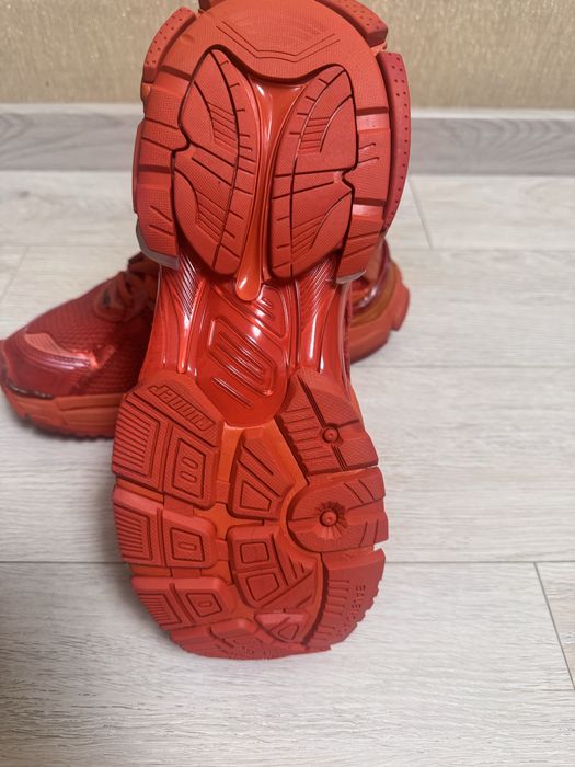 кросівки balenciaga runner red