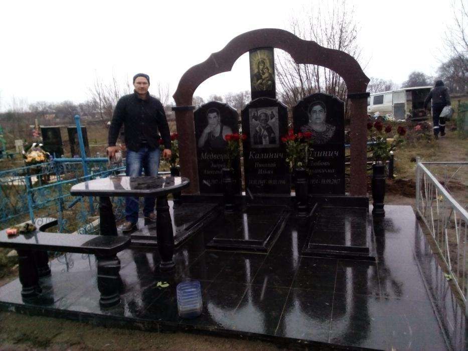 памятники,гранитные комплексы, плитка,оградки ,