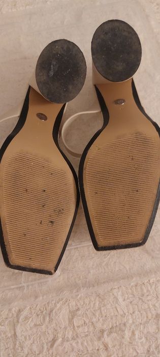 Sandalias Zara brancas 36