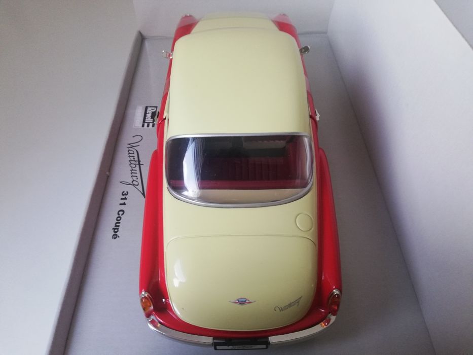 Wartburg 311 Coupé noir-Creme 1959 Revell 1/18 - Collection