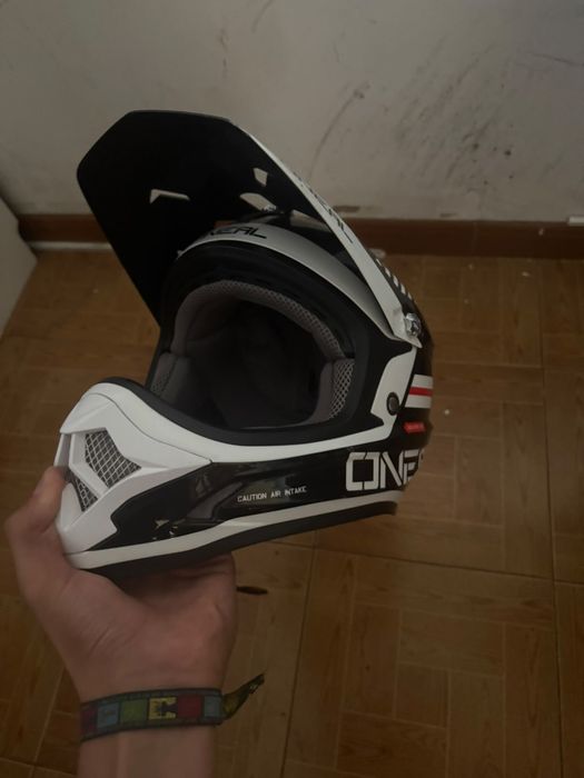 Capacete MotoCross O'NEAL versão Black/White