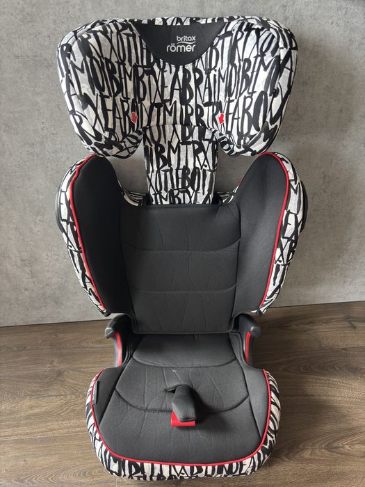 Автокрісло  Britax-Romer Kidfix III M Letter Designkkkkk і підложка