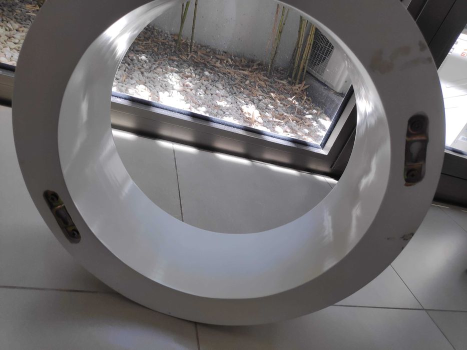 Prateleiras decorativas redondas para quarto de bebé em madeira lacada