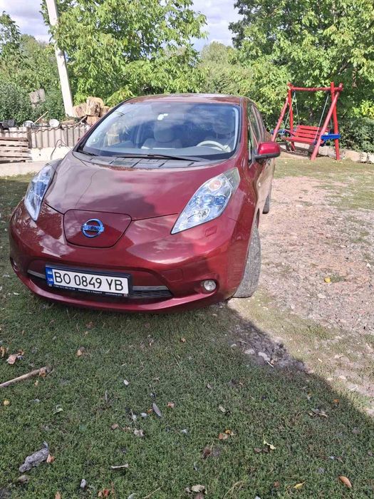 Продам Nissan Leaf 2012