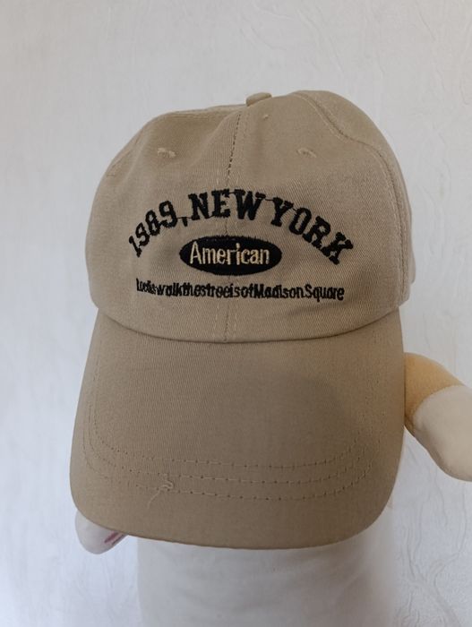 кепка бежева, нова