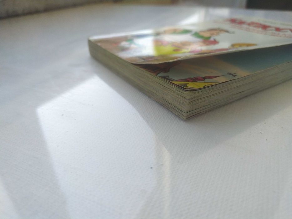 Карлссон, который живёт на крыше,прилетает вновь.детская книга