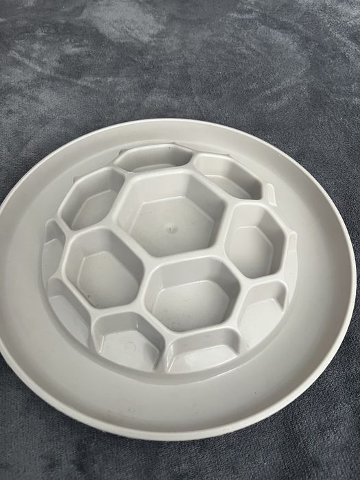 Миска для здорового питания Georplast Honey для кошек и собак 32*32*6