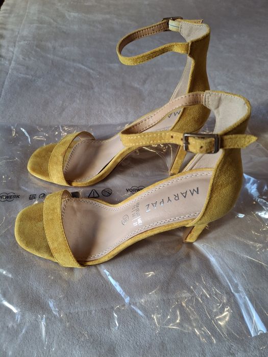 Sandálias pele pêssego sintética 38