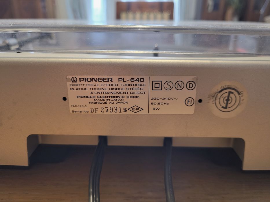 Gramofon Pioneer, PL-640