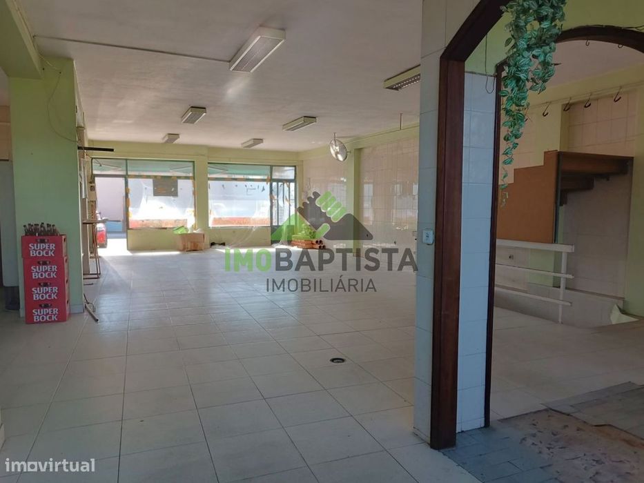 Loja com 2 espaços comerciais em Lourosa