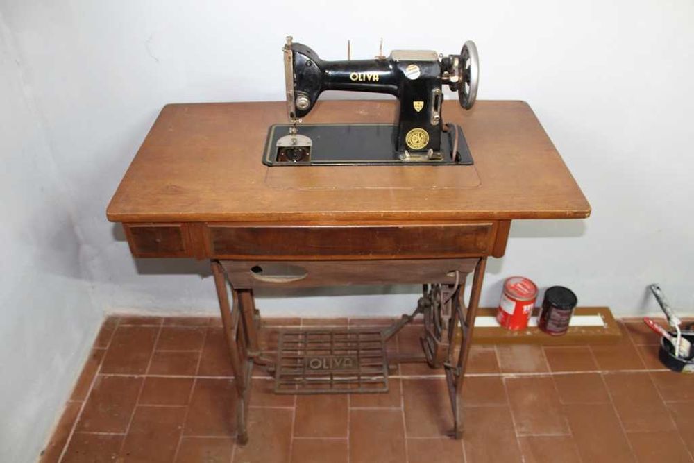 Máquina de Costura Antiga Oliva CL-45