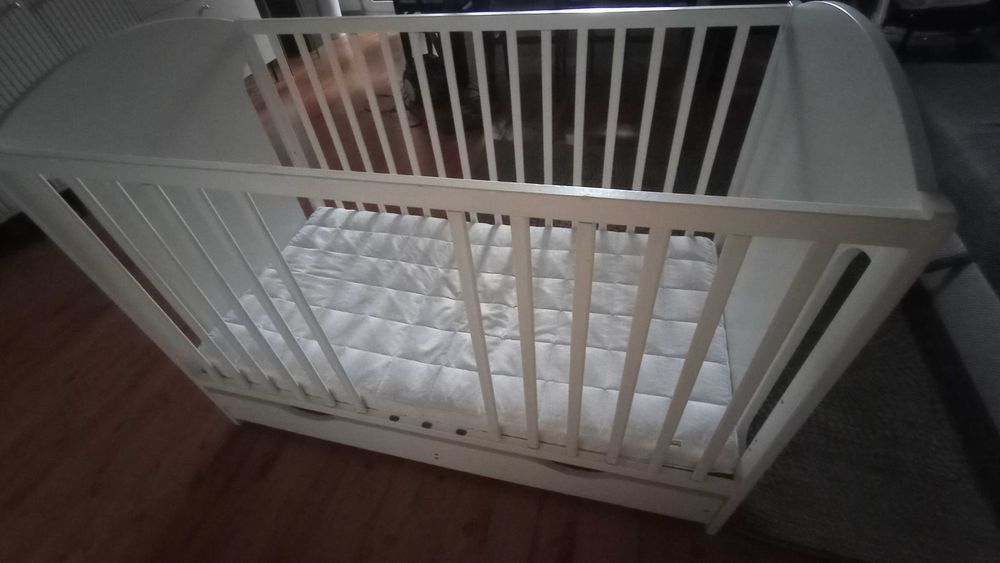Łóżeczko niemowlęce z szufladą