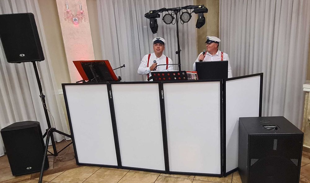 Oprawa muzyczna DJ + wodzirej lub Zespół muzyczny.