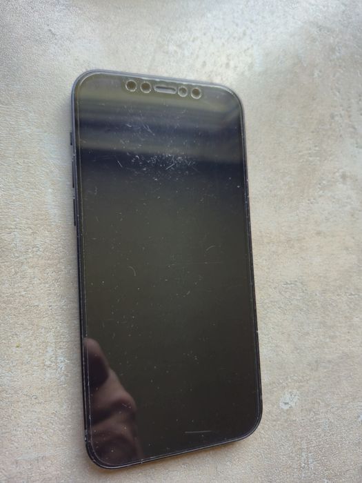 Iphone 12 stan dobry