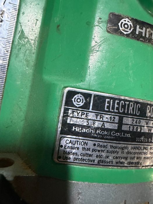 Frezarka Hitachi TR-12