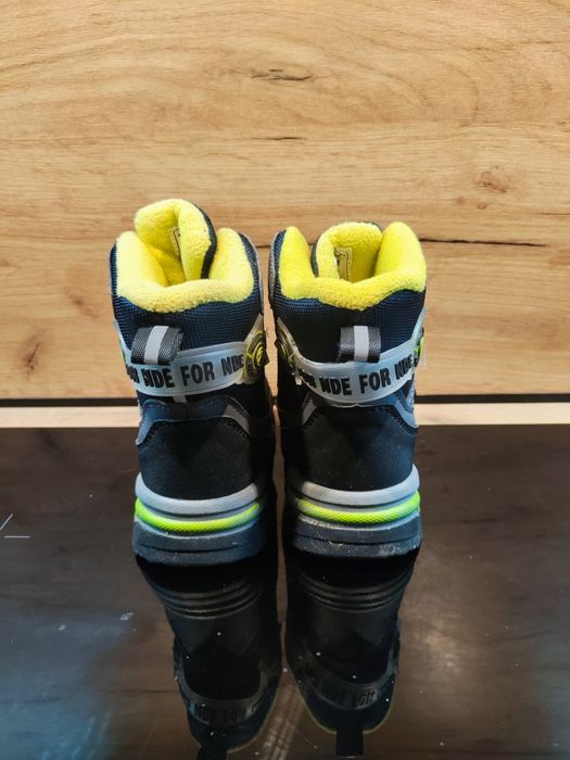 Buty zimowe śniegowce rozmiar 25 raz założone