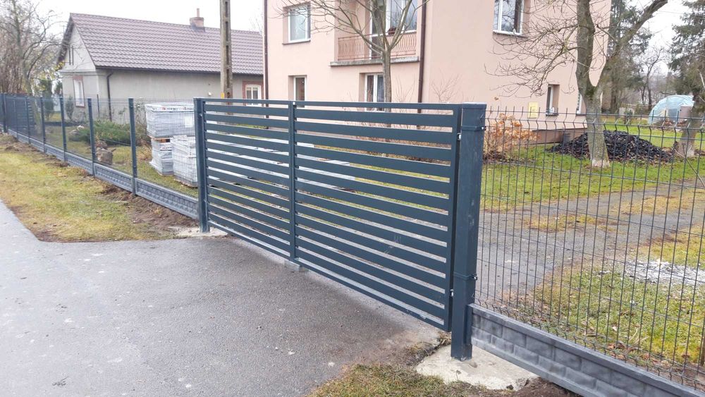 Montaż ogrodzeń z materialami panelowe