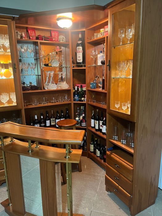 Bar de canto / garrafeira