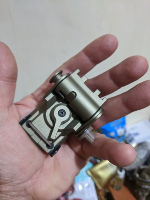 Крепление для прибора ночного видения на шлем