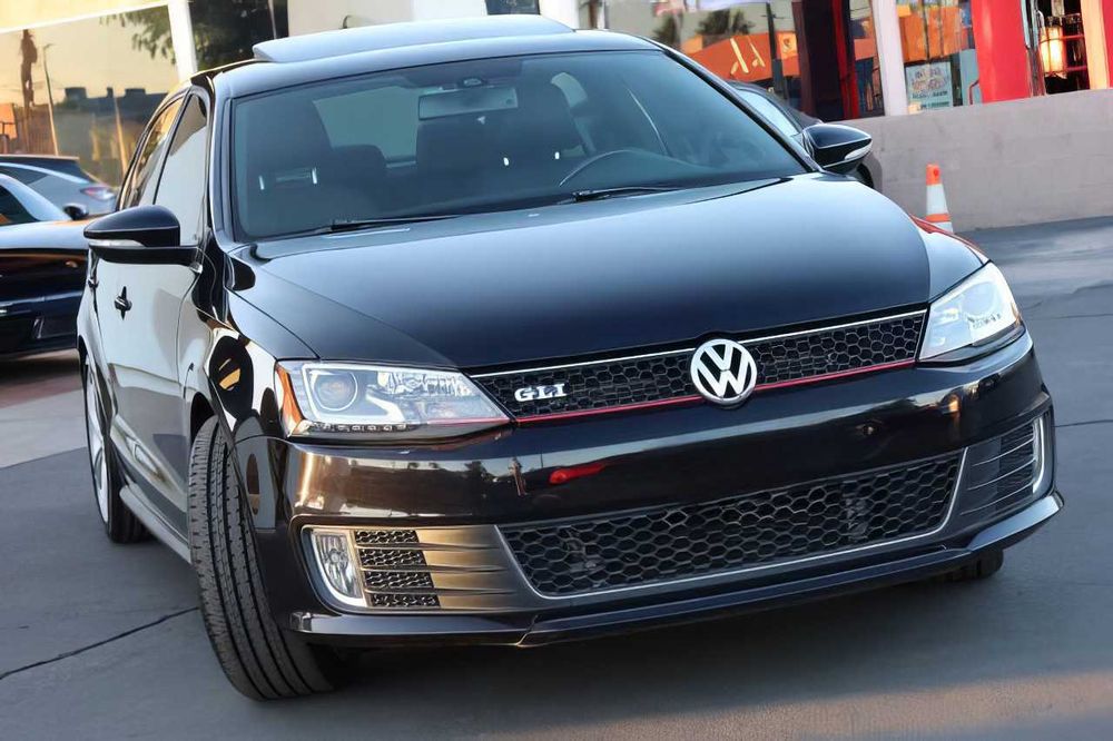 Всі турботи залиш нам! Ми допоможемо тобі вибрати авто, організуємо доставку, надамо всі документи і забезпечимо вигідні умови кредитування. Просто напиши або подзвони — і ми все зробимо за тебе!