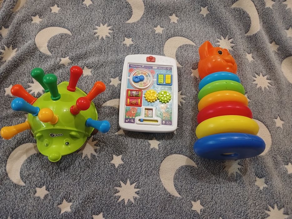 Дитячі розвиваючі іграшки.