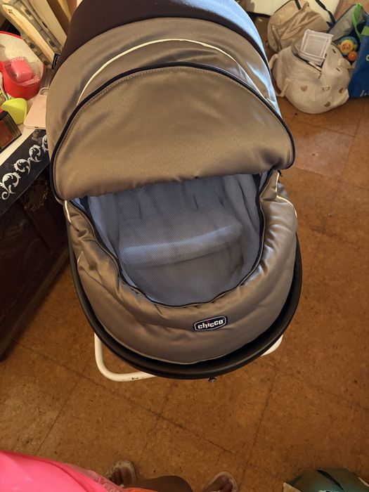ALCOFA CHICCO em bom estado