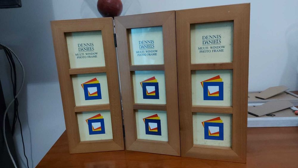 Porta-Retratos Triplo de Madeira “Dennis Daniels”
