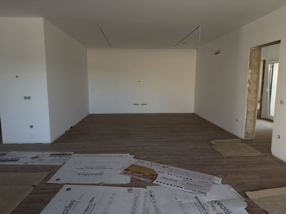 Moradia T4 geminada, térrea, com jardim e garagem em Condeixa-a-Nova