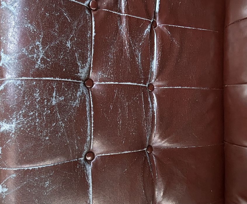 Sofá Antigo em Napa/Pele Lisboa