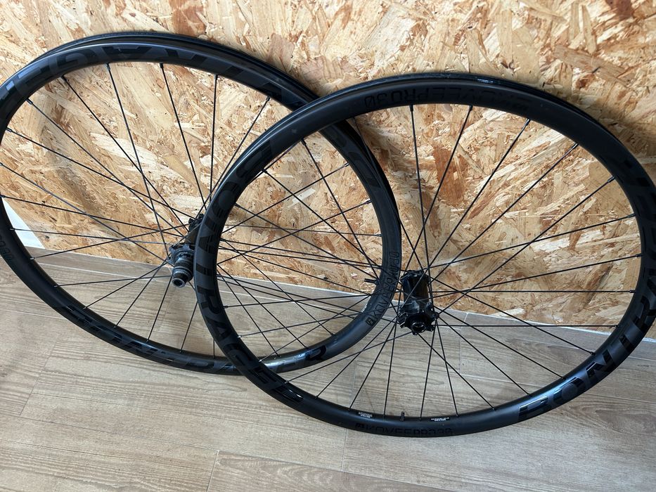 Rodas Carbono Bontrager Kovee Pro 30 TLR