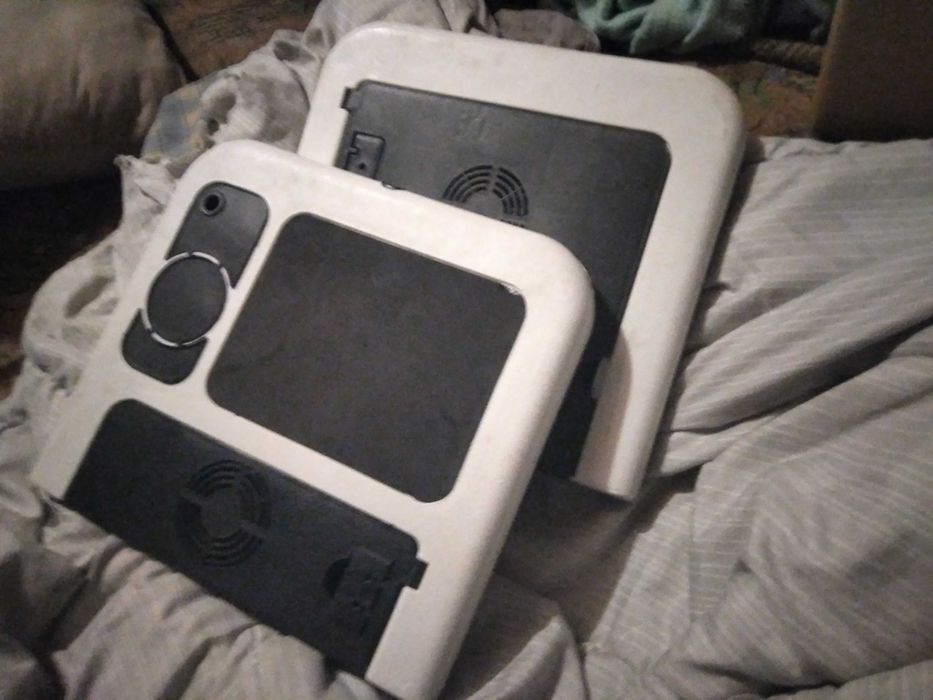 Столик без ножек, и ножка для Столика с охлаждением, для ноутбука.