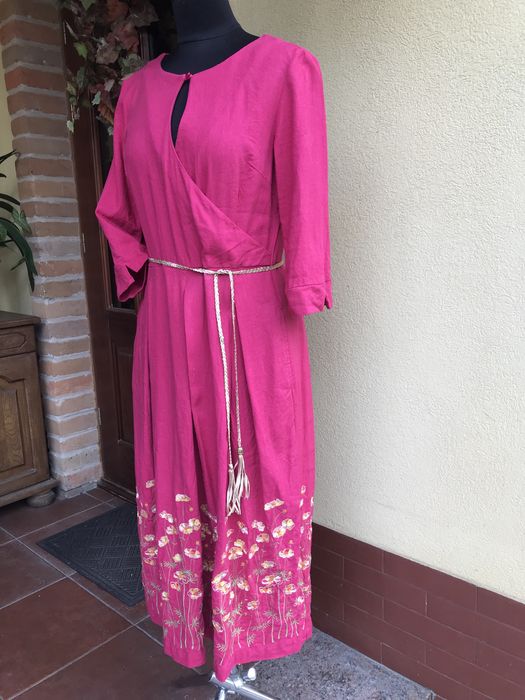 Продам вишиту сукню