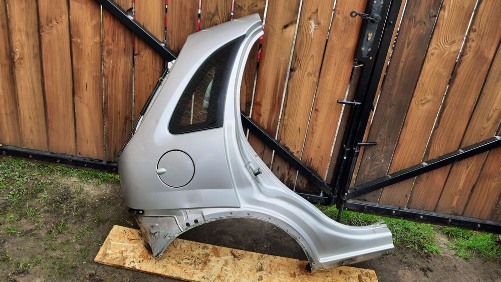 Opel Corsa C 5 drzwi Błotnik prawy tylny tył