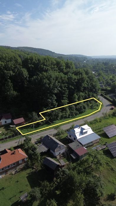 Продаж земельної ділянки в Карпатах у центрі с. Шешори 17 сот. Під будівництво фасадна до центральної дороги Хороший варіант під комерцію Без комісії!