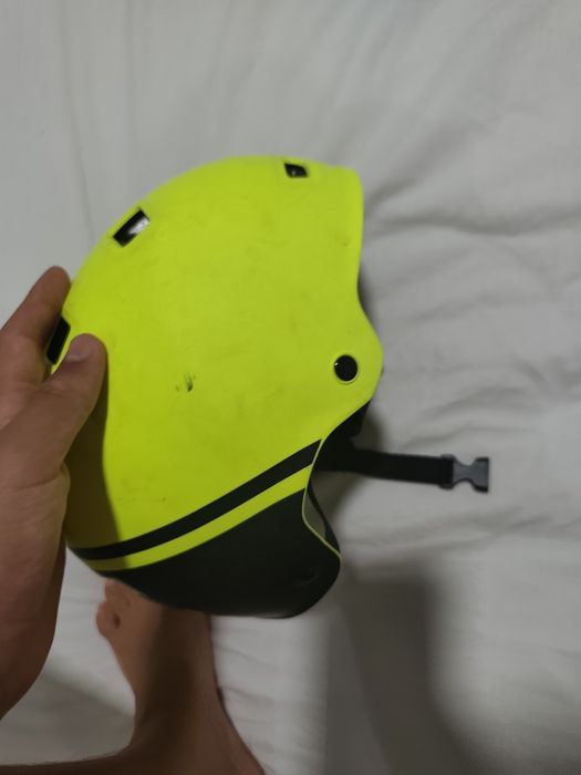 Capacete criança verde e preto