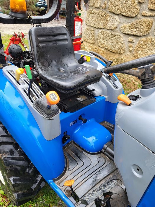 Trator com alfaias NOVO