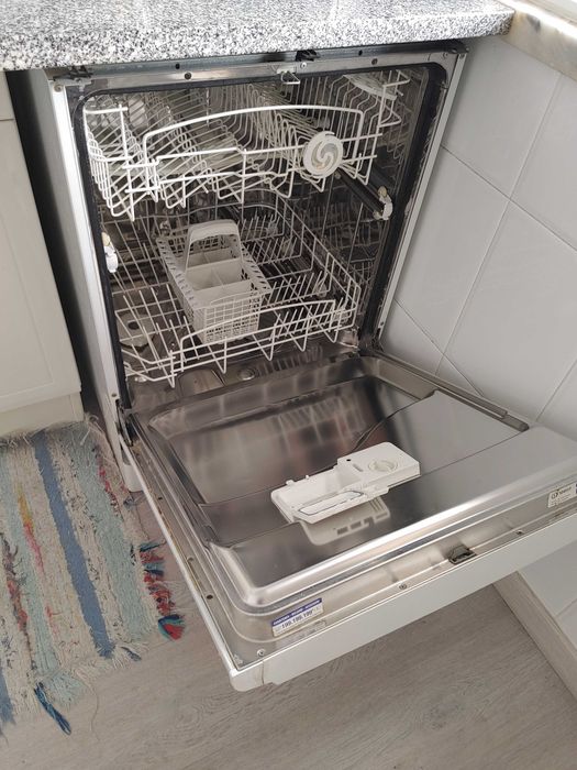 Máquina de lavar loiça Indesit