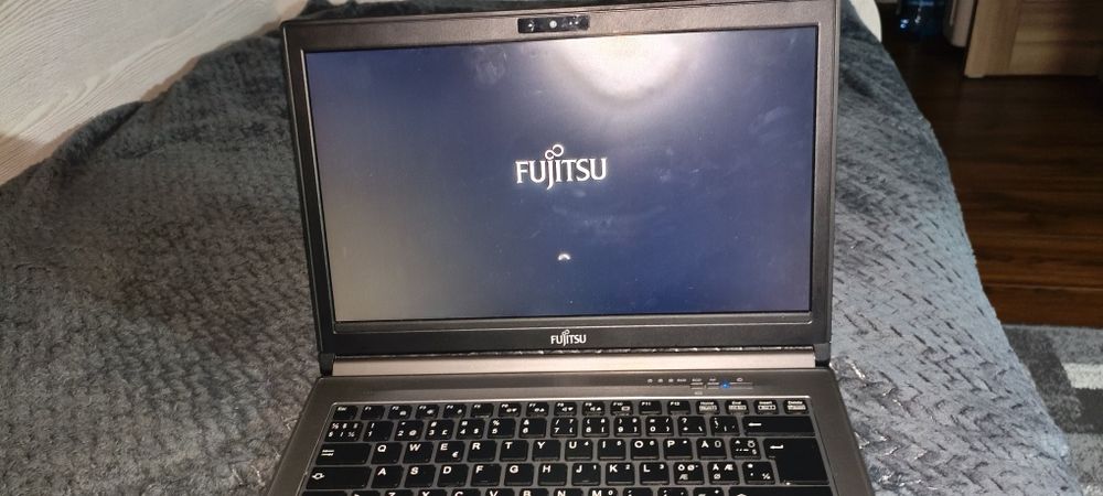 Ноутбук Fujitsu e746