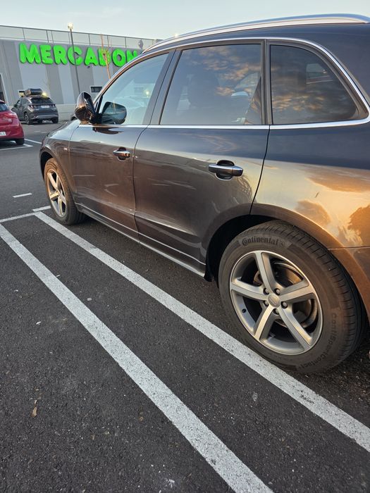 Audi Q5 S line .