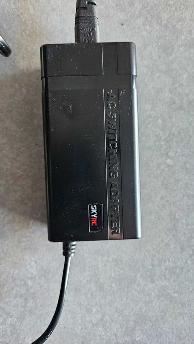 Carregador de pilhas inteligente SkyRC MC3000