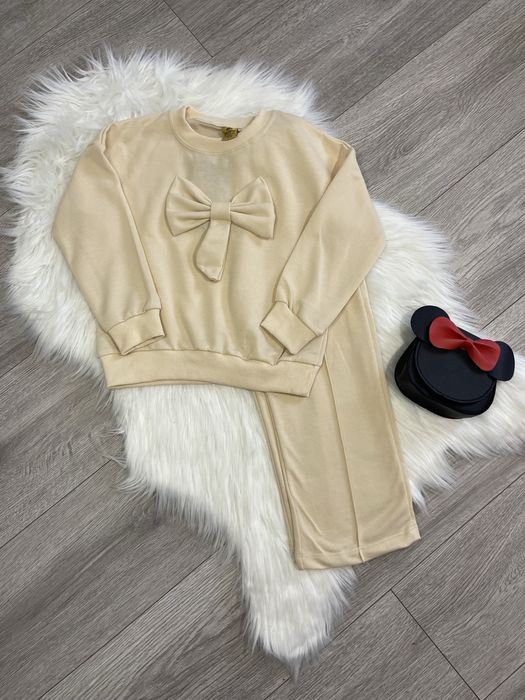 Костюм на дівчинку