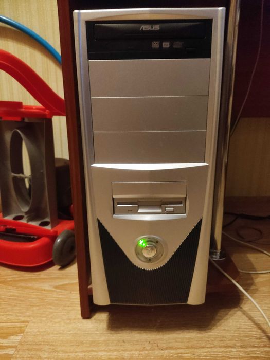 продам настольный пк с монитором