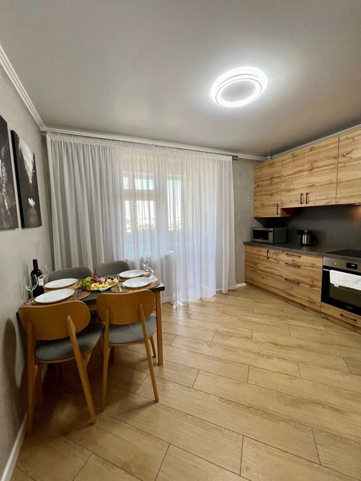 Гарна! 2 КІМНАТНА квартира з сучасним ремонтом, біля Обласної Лікарні