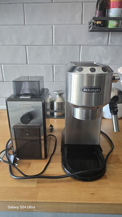Cafeteira Delonghi + Moinho inox