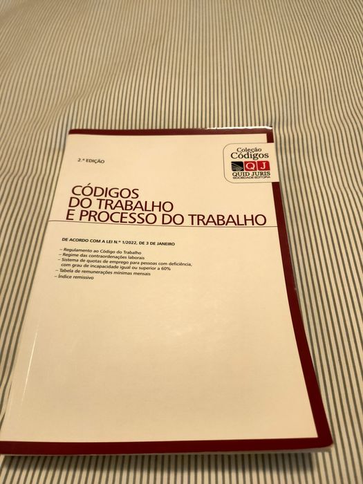 Livro do Código do trabalho e processos do trabalho.