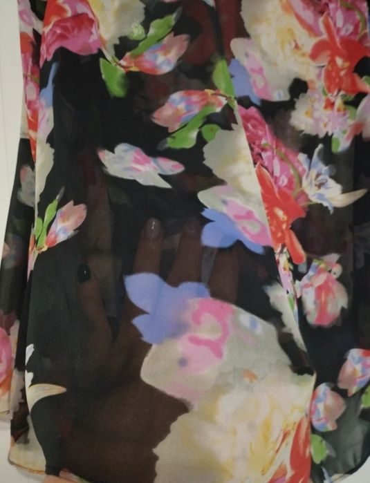 Niepowtarzalna szyfonowa bluzeczka w kwiaty