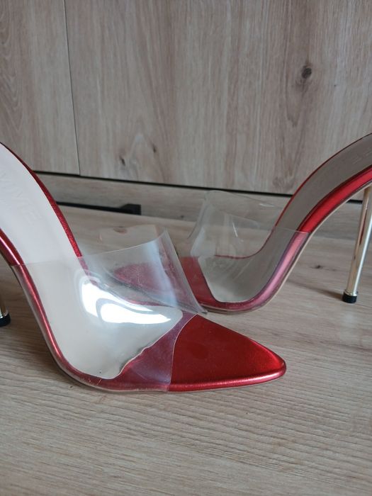 Czerwone obcasie Femme